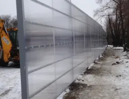 Преимущества шумоизоляционных заборов для загородного дома